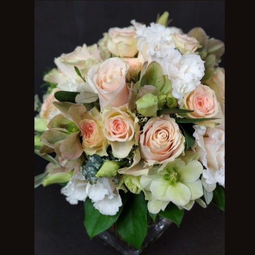 Bridal bouquet with an orange hue